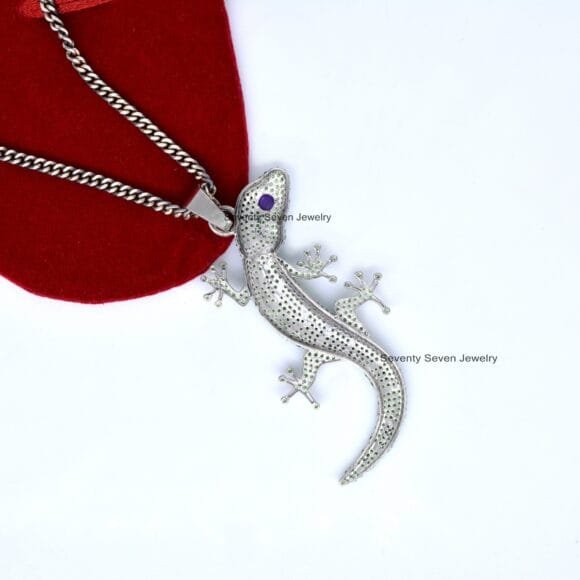 Silver Antique Gecko Tsavorite Lizard Pendant, Gemstone Lizard Pendant - Image 4