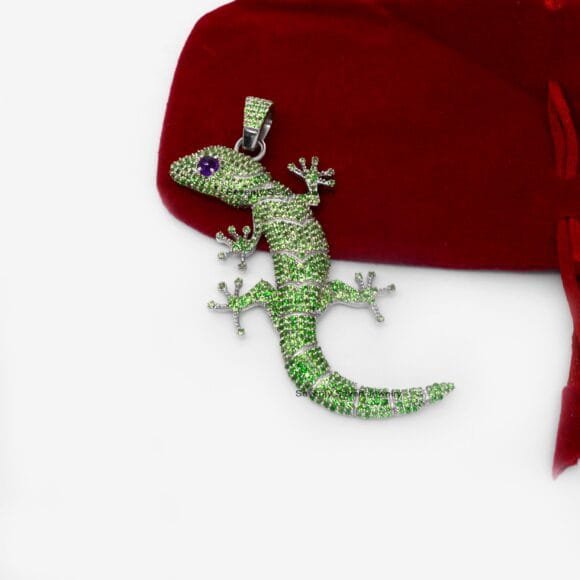 Silver Antique Gecko Tsavorite Lizard Pendant, Gemstone Lizard Pendant - Image 2